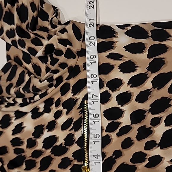INC Cheetah V-neck Gold Zippered Pocket Pullover Top Brown Black XL - Picture 9 of 11